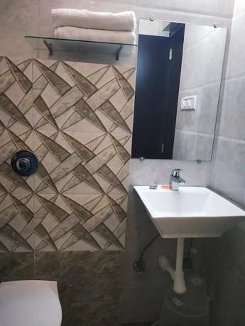 Imagen de la habitación del Hotel Suryansh. Foto 7