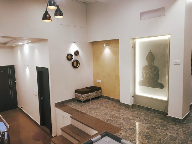 Imagen de los interiores del Hotel Suryansh. Foto 18