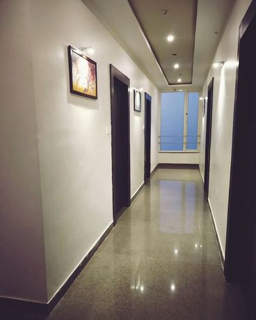 Imagen de los interiores del Hotel Suryansh. Foto 19