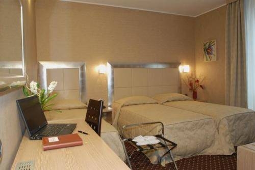 Imagen de la habitación del Hotel Susa, Milán. Foto 6