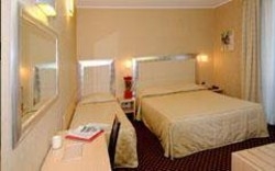 Imagen de la habitación del Hotel Susa, Milán. Foto 8