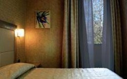 Imagen de la habitación del Hotel Susa, Milán. Foto 9