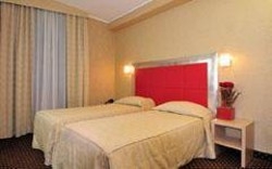 Imagen de la habitación del Hotel Susa, Milán. Foto 11