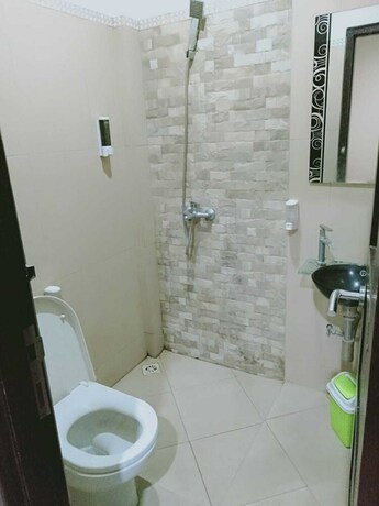 Imagen de la habitación del Hotel Sutan Raja Guest House. Foto 8