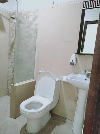 Imagen de la habitación del Hotel Sutan Raja Guest House. Foto 17