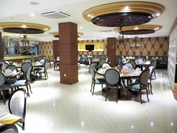 Imagen del bar/restaurante del Hotel Sutan Raja and Convention Centre. Foto 4