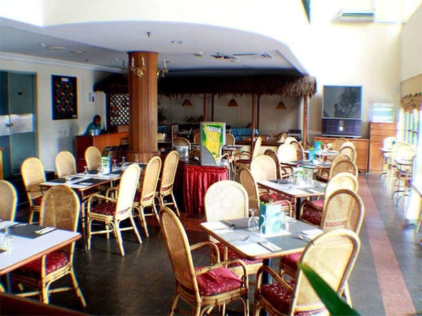 Imagen del bar/restaurante del Hotel Sutera Inn Prima. Foto 2