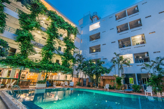 Imagen de la piscina del Hotel Sutus Court 1. Foto 12