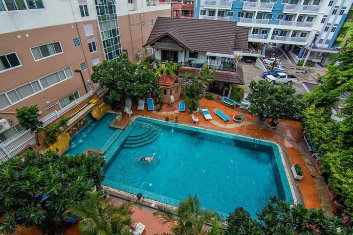 Imagen de la piscina del Hotel Sutus Court 1. Foto 15