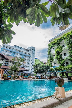 Imagen de la piscina del Hotel Sutus Court 1. Foto 16