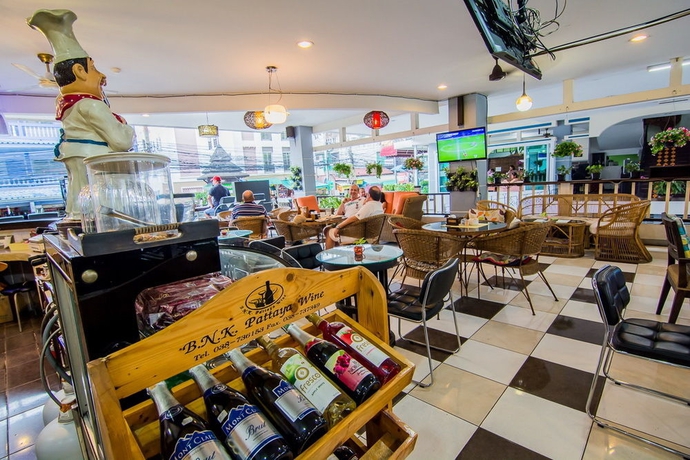 Imagen del bar/restaurante del Hotel Sutus Court 3. Foto 3