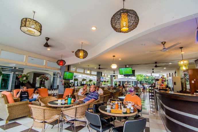 Imagen del bar/restaurante del Hotel Sutus Court 3. Foto 4