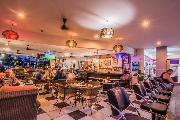 Imagen del bar/restaurante del Hotel Sutus Court 4. Foto 6
