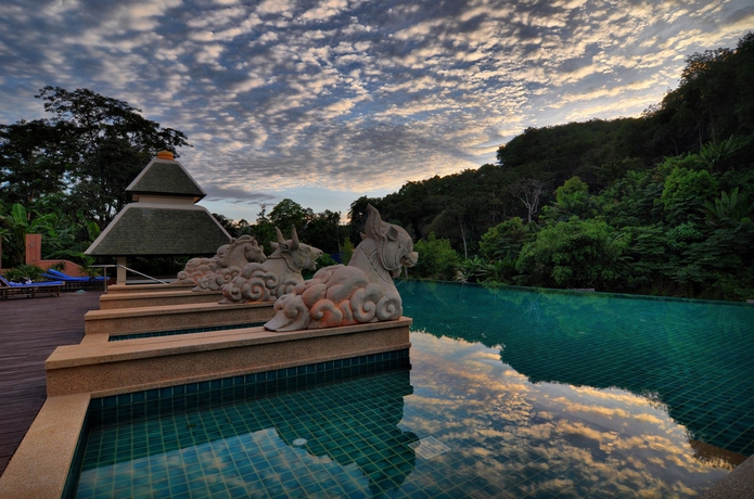 Imagen de la piscina del Hotel Suuko Villas. Foto 14