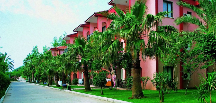 Imagen de los exteriores del Hotel S&uuml;ral Garden. Foto 6