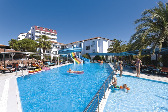 Imagen de la piscina del Hotel S&uuml;ral Garden. Foto 15