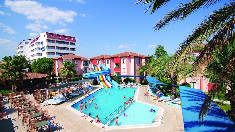 Imagen de la piscina del Hotel S&uuml;ral Garden. Foto 16