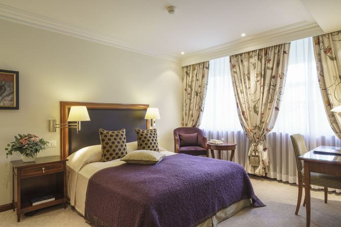 Imagen de la habitación del Hotel Suvretta House. Foto 6