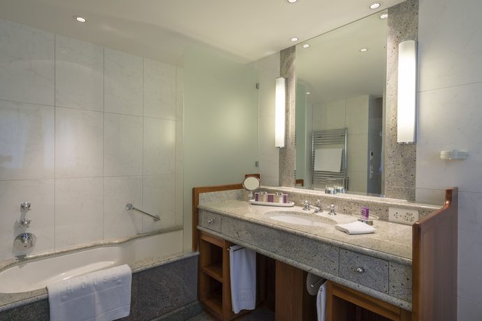 Imagen de la habitación del Hotel Suvretta House. Foto 7