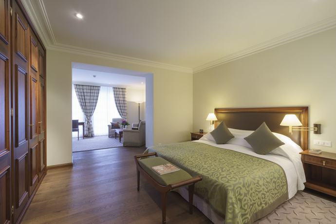 Imagen de la habitación del Hotel Suvretta House. Foto 8