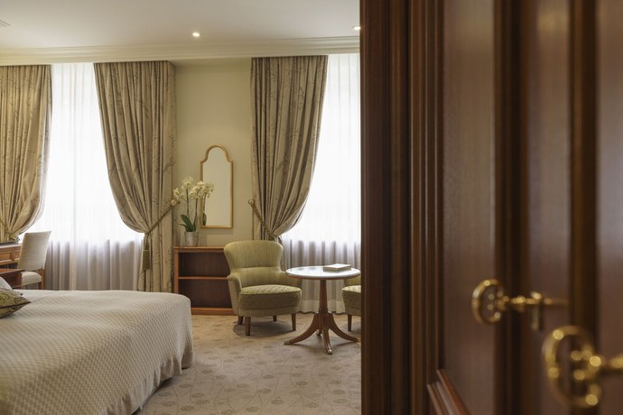 Imagen de la habitación del Hotel Suvretta House. Foto 10