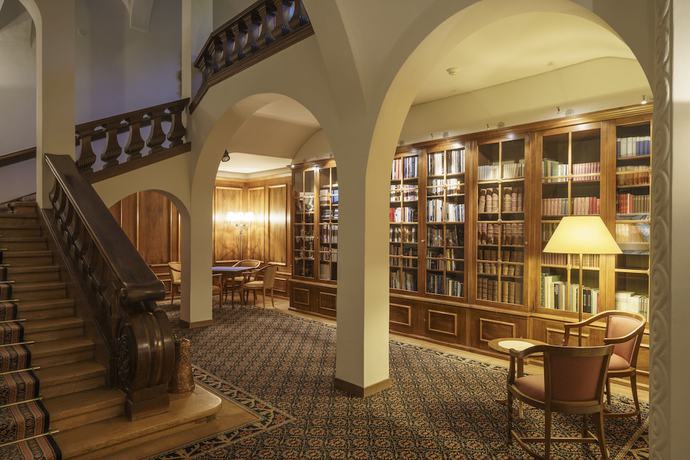 Imagen de los interiores del Hotel Suvretta House. Foto 15