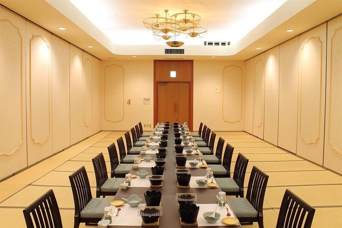 Imagen de los interiores del Hotel Suwa Lakeside Hotel. Foto 4
