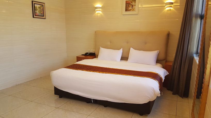 Imagen de la habitación del Hotel Suwara Hotel. Foto 4