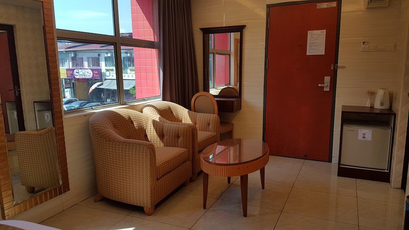 Imagen de la habitación del Hotel Suwara Hotel. Foto 15