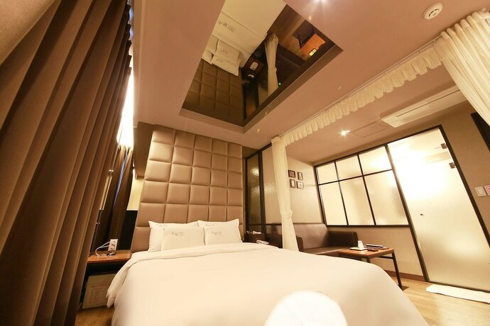 Imagen general del Hotel Suwon City Hall Stn Soseol Smith. Foto 1