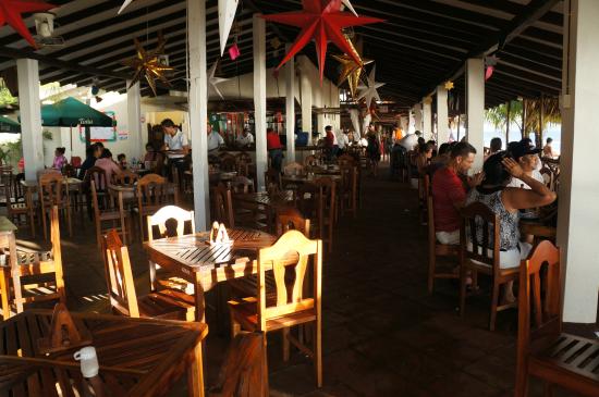 Imagen del bar/restaurante del Hotel Suyapa Beach. Foto 2