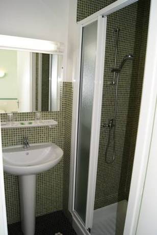 Imagen de la habitación del Hotel Suzane. Foto 6