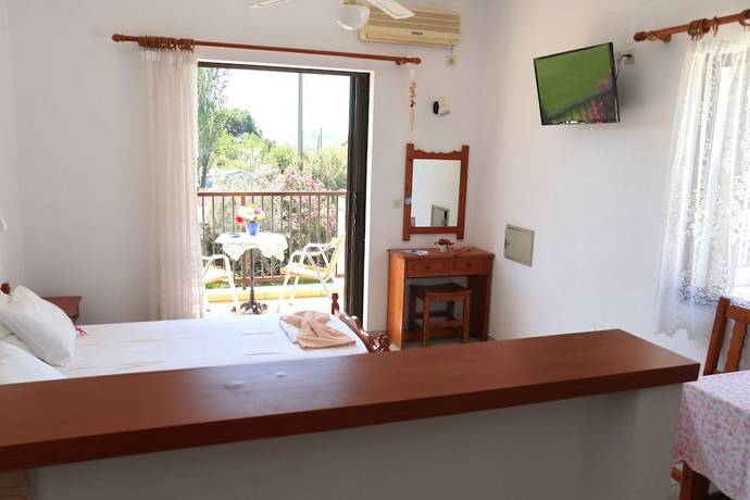 Imagen de la habitación del Hotel Suzanna. Foto 13