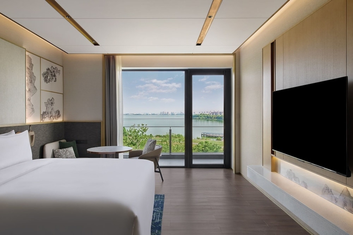Imagen de la habitación del Hotel Suzhou Marriott Yangcheng Lake. Foto 6
