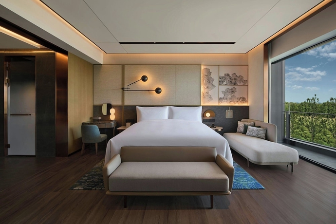Imagen de la habitación del Hotel Suzhou Marriott Yangcheng Lake. Foto 9