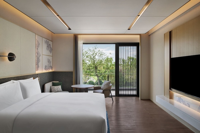 Imagen de la habitación del Hotel Suzhou Marriott Yangcheng Lake. Foto 10