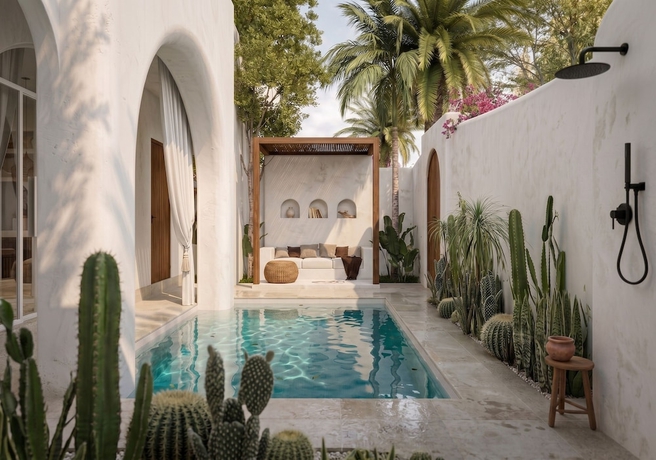 Imagen de la piscina del Hotel Svara Boutique Residences. Foto 15