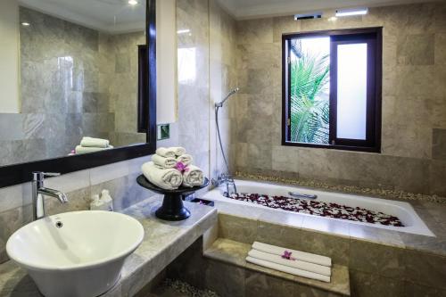Imagen de la habitación del Hotel Svarga Bebek Villas Bebek. Foto 4