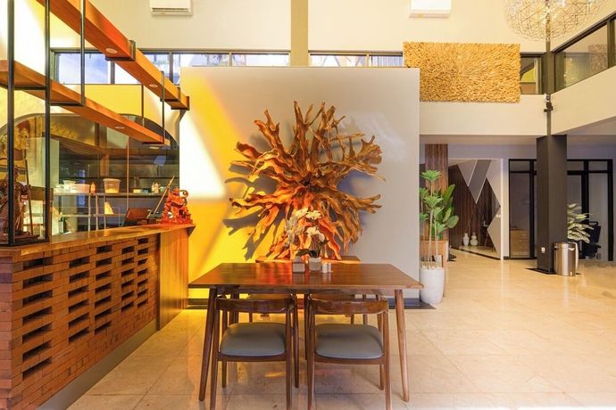 Imagen del bar/restaurante del Hotel Svarnabumi. Foto 5