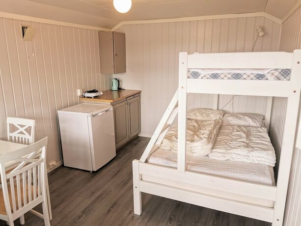 Imagen de la habitación del Hotel Sveastranda Camping. Foto 17
