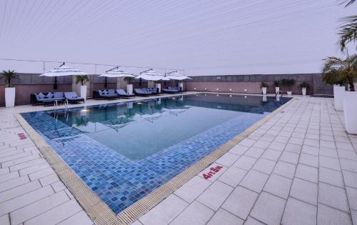 Imagen de la piscina del Hotel Svelte Delhi, a member of Radisson Individuals. Foto 8