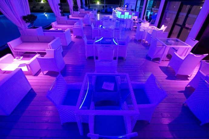 Imagen del bar/restaurante del Hotel Sveltos. Foto 5