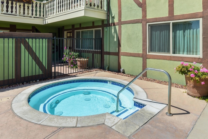 Imagen de la piscina del Hotel Svendsgaard's Lodge- Americas Best Value Inn & Sui. Foto 19