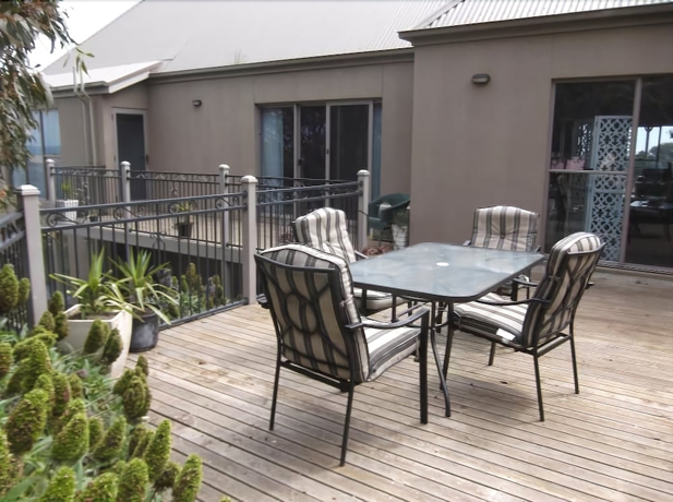 Imagen de los exteriores del Hotel Swan Lake Guest House. Foto 12