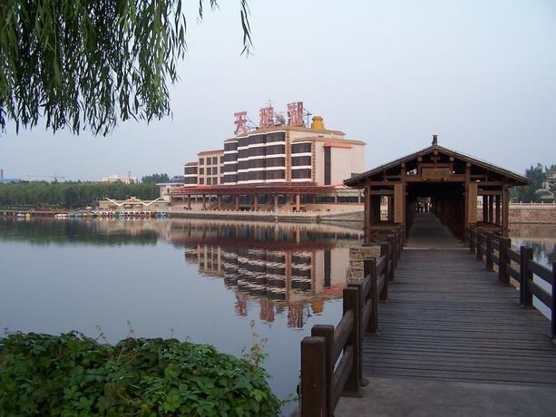 Imagen general del Hotel Swan Lake Spring Vacation Village - Tianjin. Foto 1