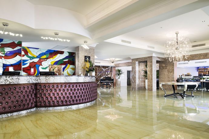 Imagen de los interiores del Hotel Swan River. Foto 16