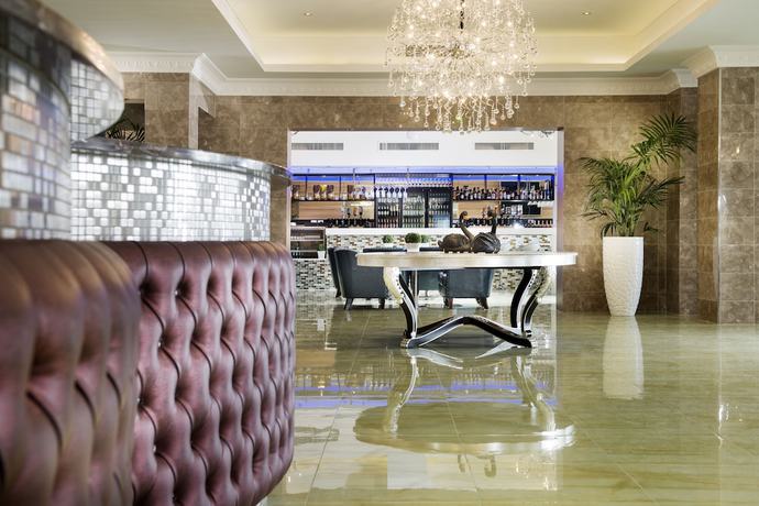 Imagen de los interiores del Hotel Swan River. Foto 17