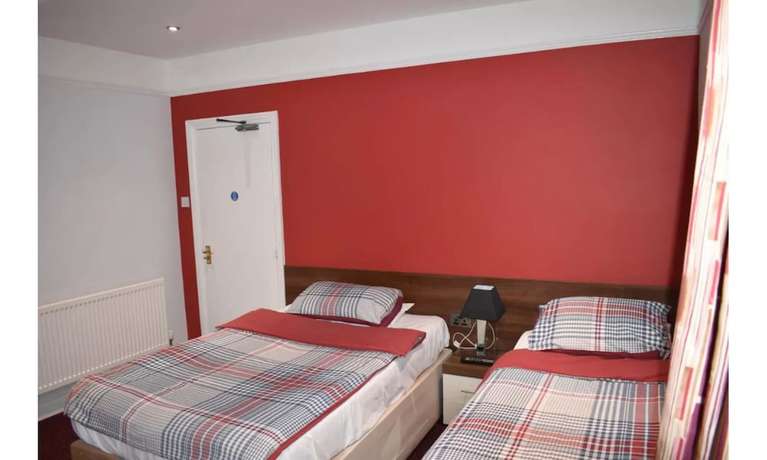 Imagen de la habitación del Hotel Swandown. Foto 15