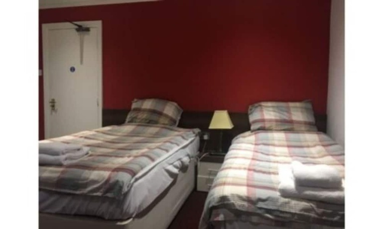 Imagen de la habitación del Hotel Swandown. Foto 18