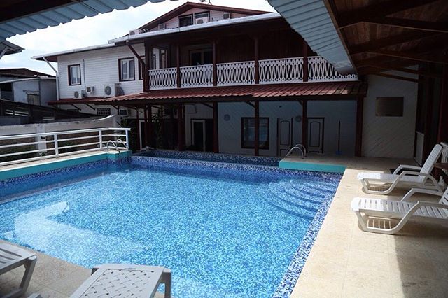 Imagen de la piscina del Hotel Swan's Cay. Foto 11